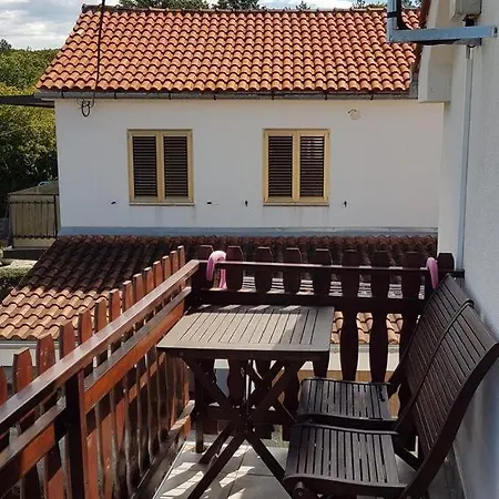 Apartment Danijel 4 *